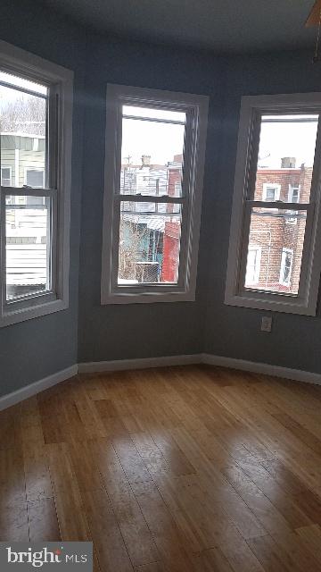 868 N Farson St Property Photo 9