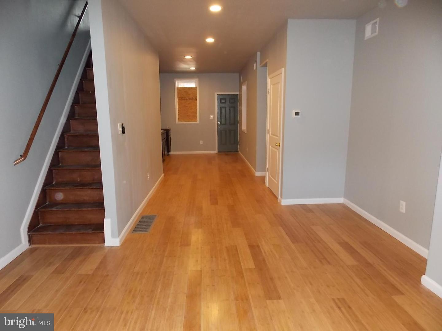 1536 S Wilton St Property Photo 3