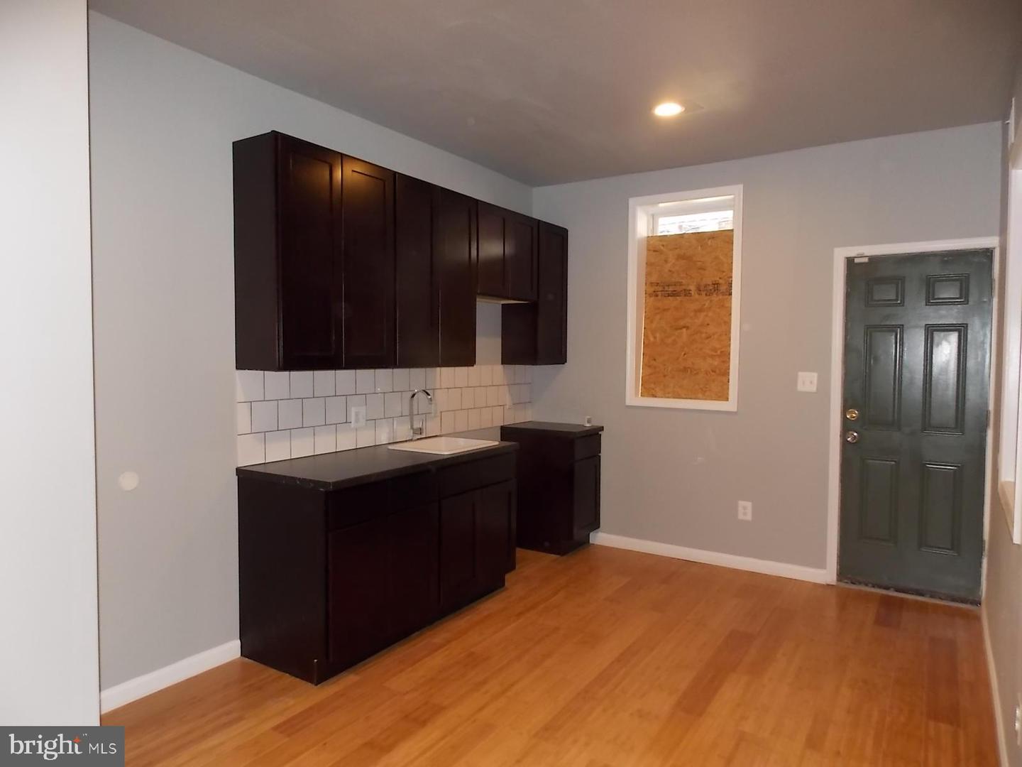 1536 S Wilton St Property Photo 4