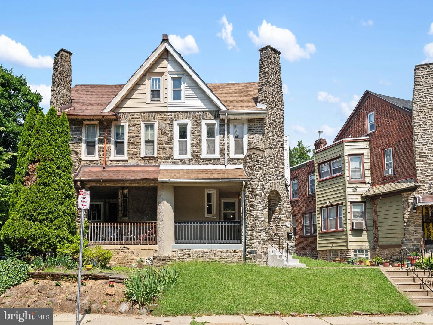 407 W ABBOTTSFORD AVE Property Photo 1