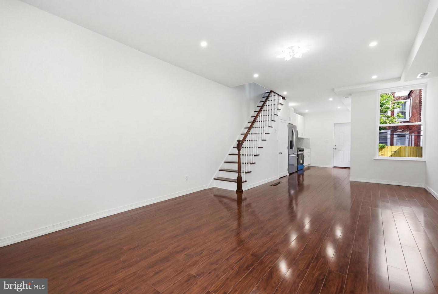 5347 Lesher St Property Photo 6