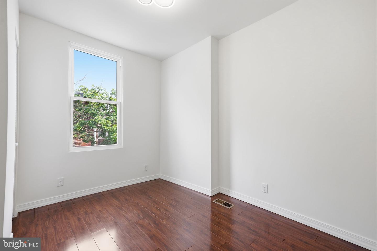 5347 Lesher St Property Photo 8