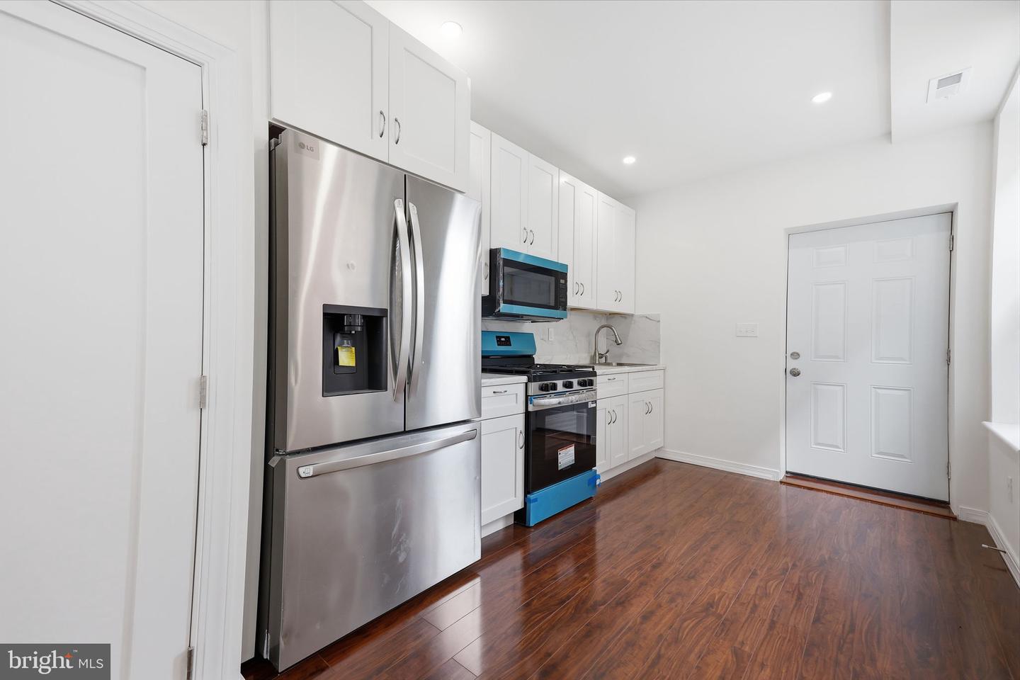 5347 Lesher St Property Photo 11