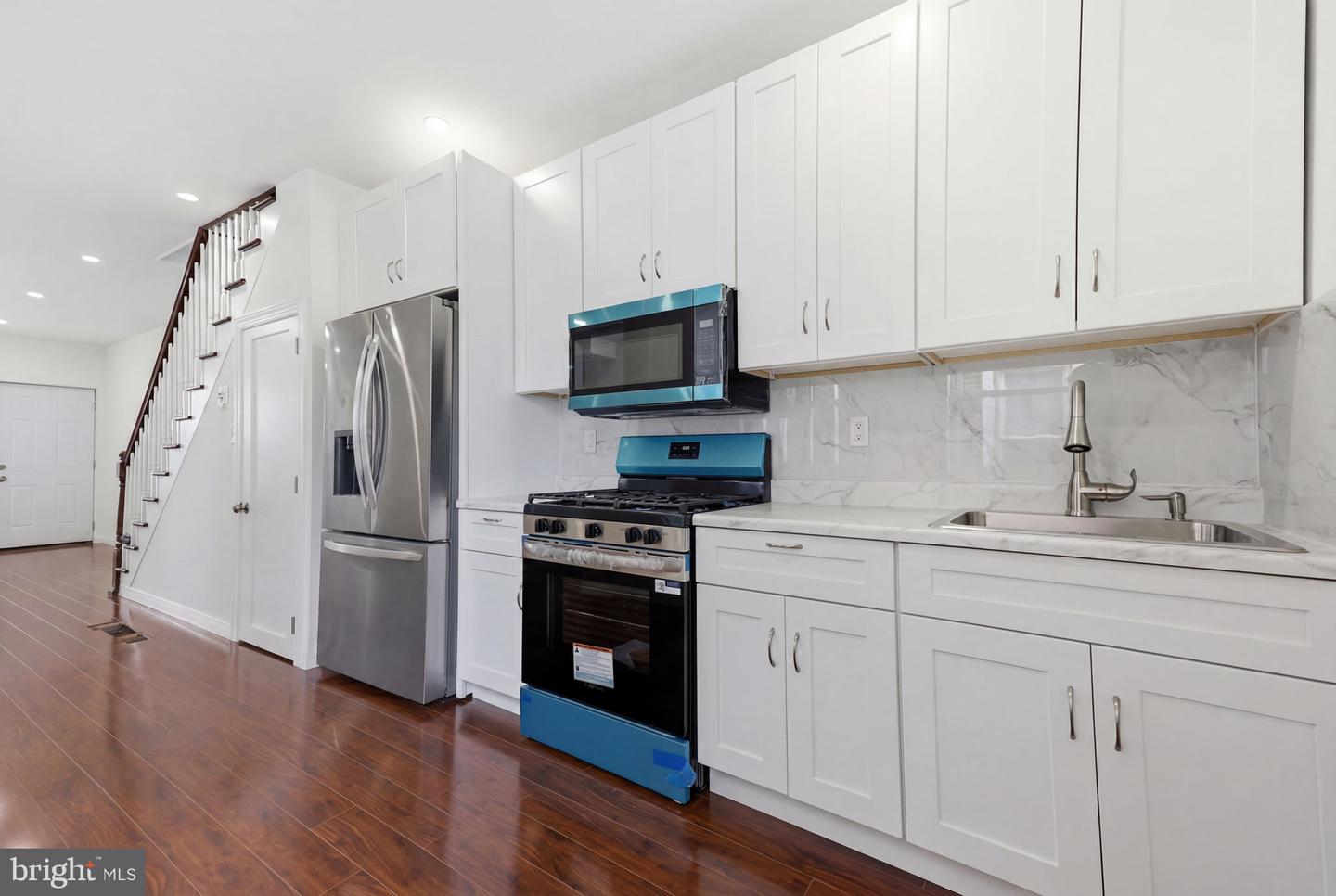5347 Lesher St Property Photo 12