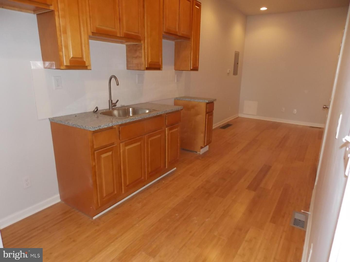 5241 Chester Ave Property Photo 3