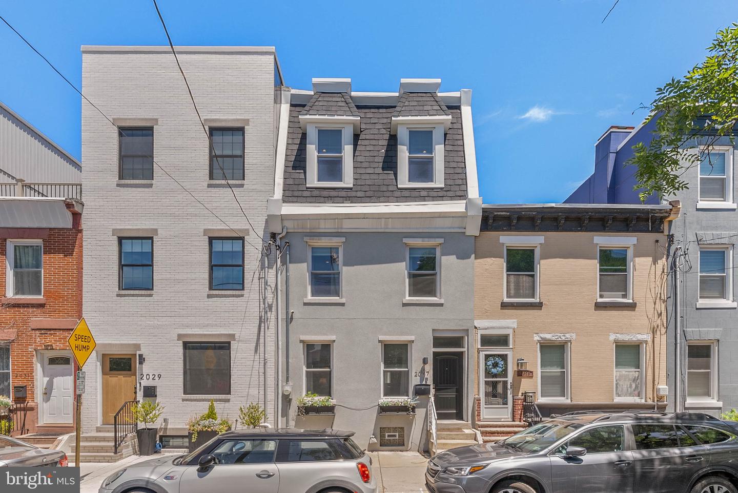 2027 Catharine St Property Photo 1