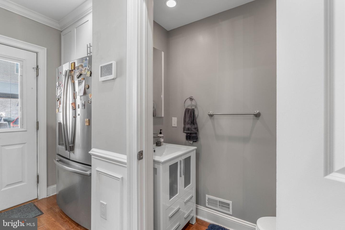 2027 Catharine St Property Photo 13