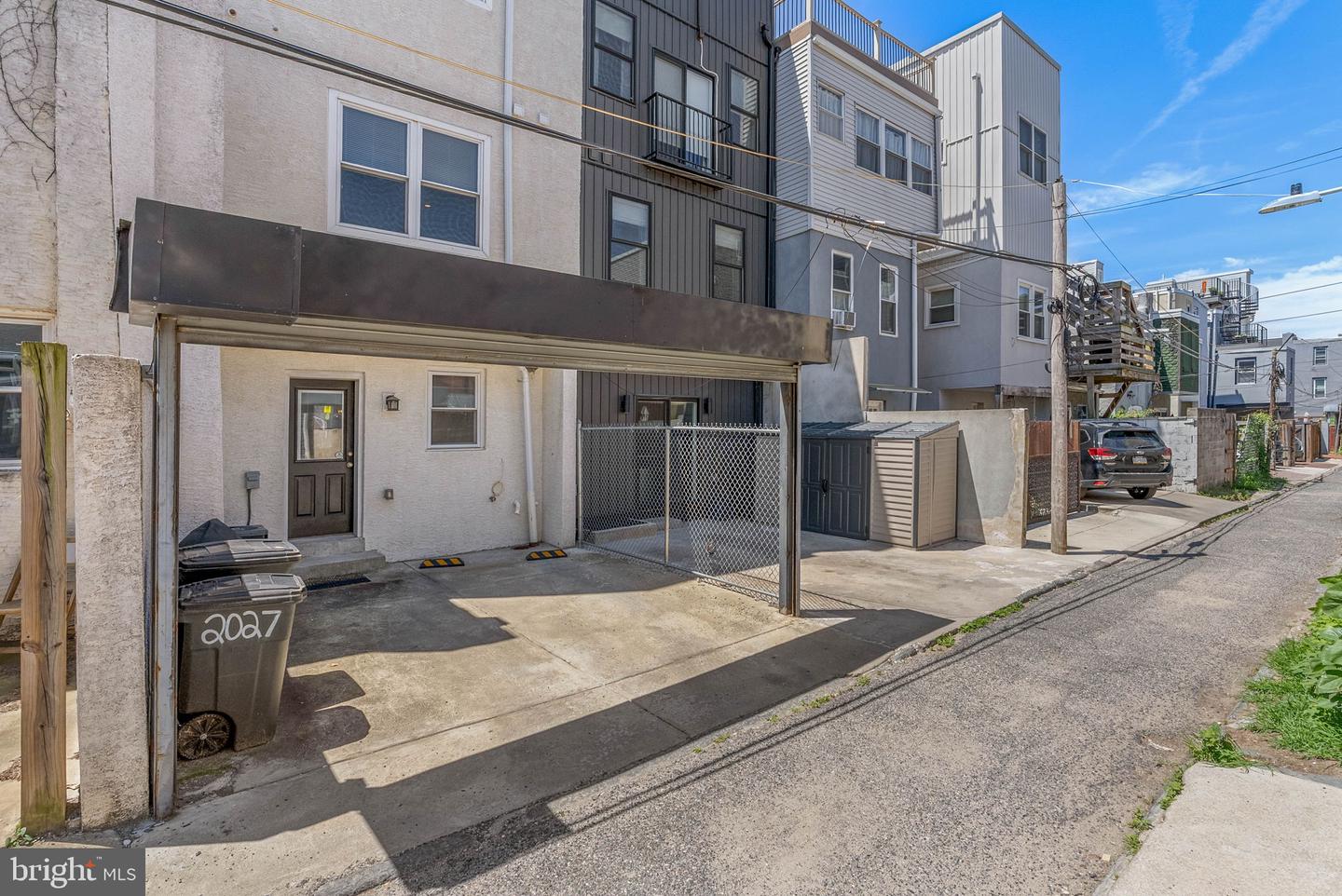 2027 Catharine St Property Photo 15