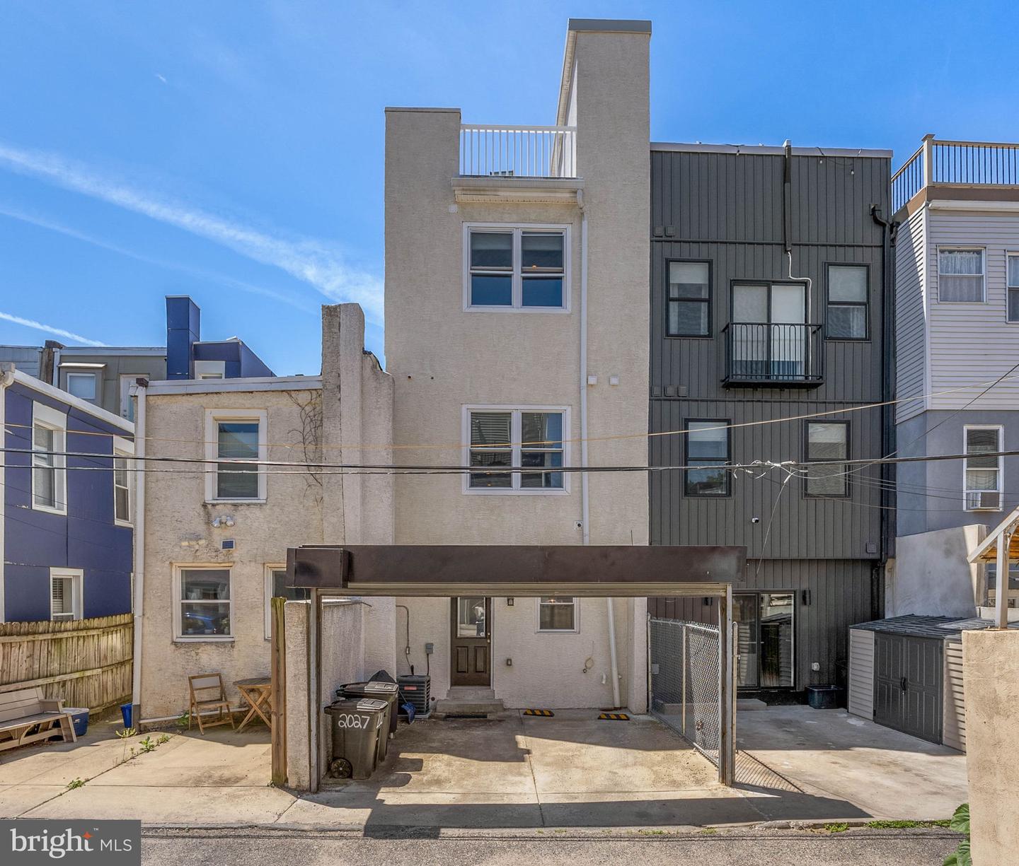 2027 Catharine St Property Photo 16