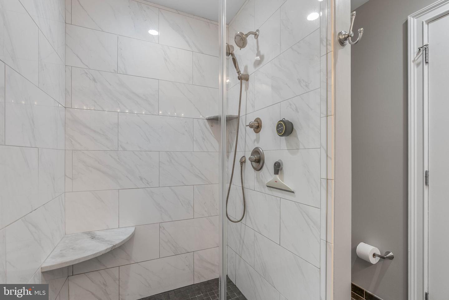 2027 Catharine St Property Photo 33