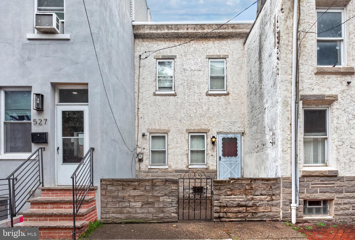 529 E WILDEY ST Property Photo 1