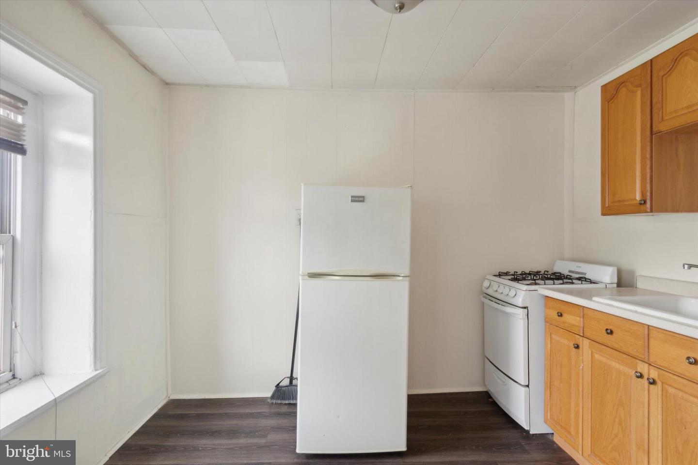 448 Krams Ave #3 Property Photo 5