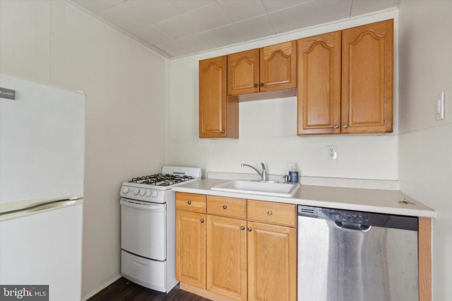 448 Krams Ave #3 Property Photo 6