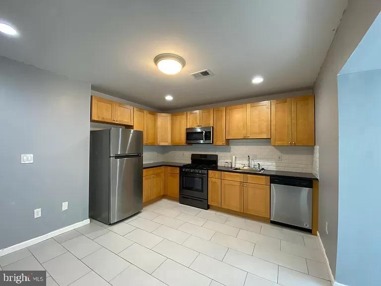 4945 CHESTNUT ST #2ND FL Property Photo 1