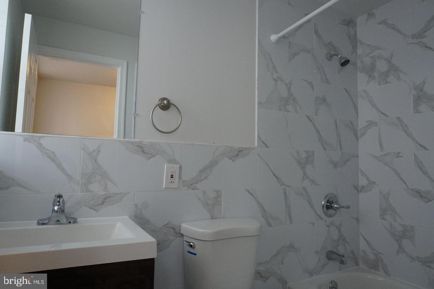 4945 Chestnut St #2nd Fl Property Photo 2