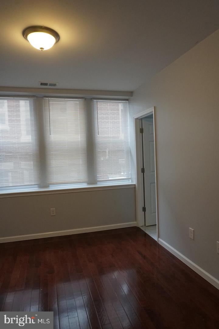 4945 Chestnut St #2nd Fl Property Photo 3