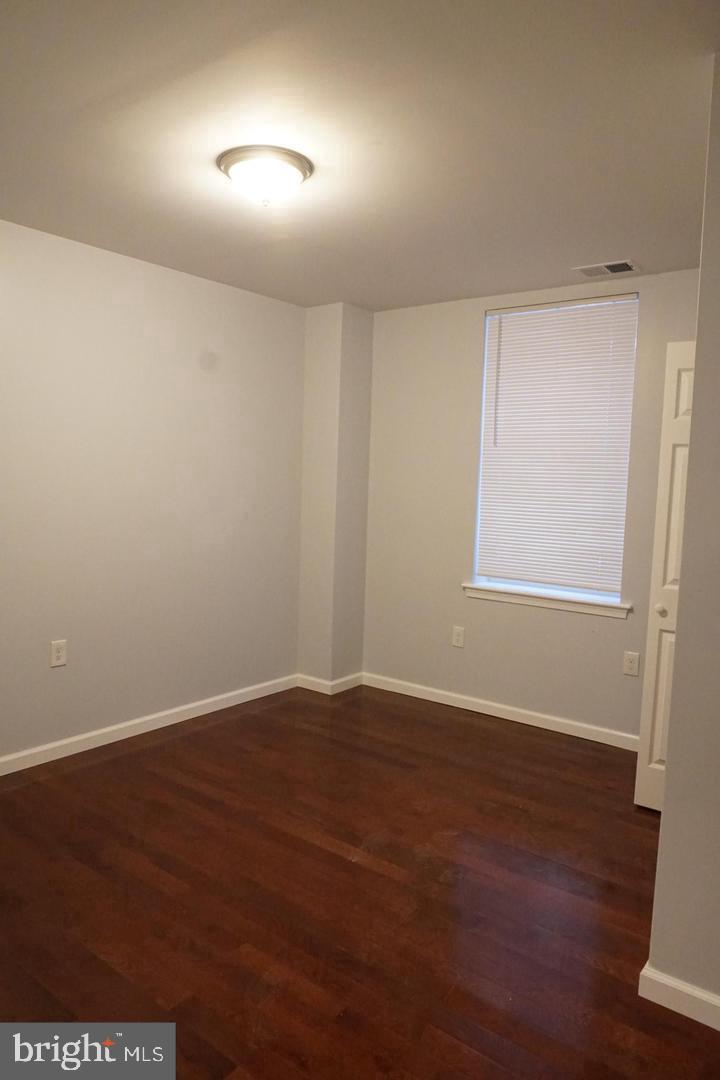 4945 Chestnut St #2nd Fl Property Photo 4