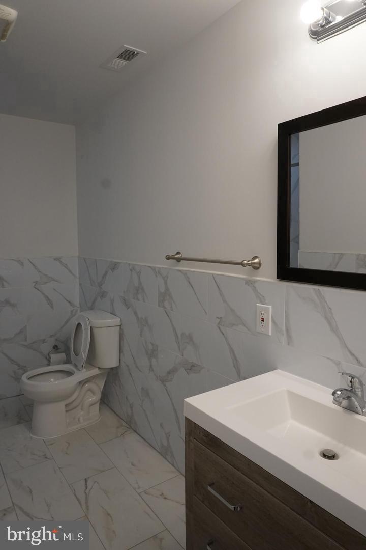 4945 Chestnut St #2nd Fl Property Photo 6