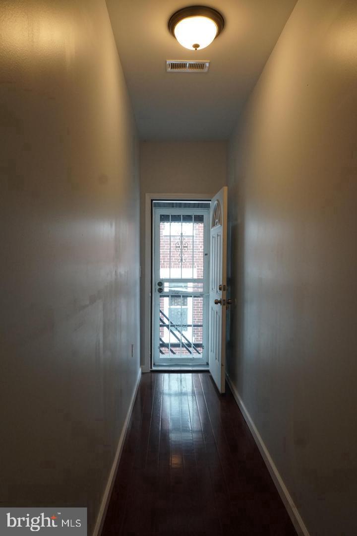 4945 Chestnut St #2nd Fl Property Photo 9