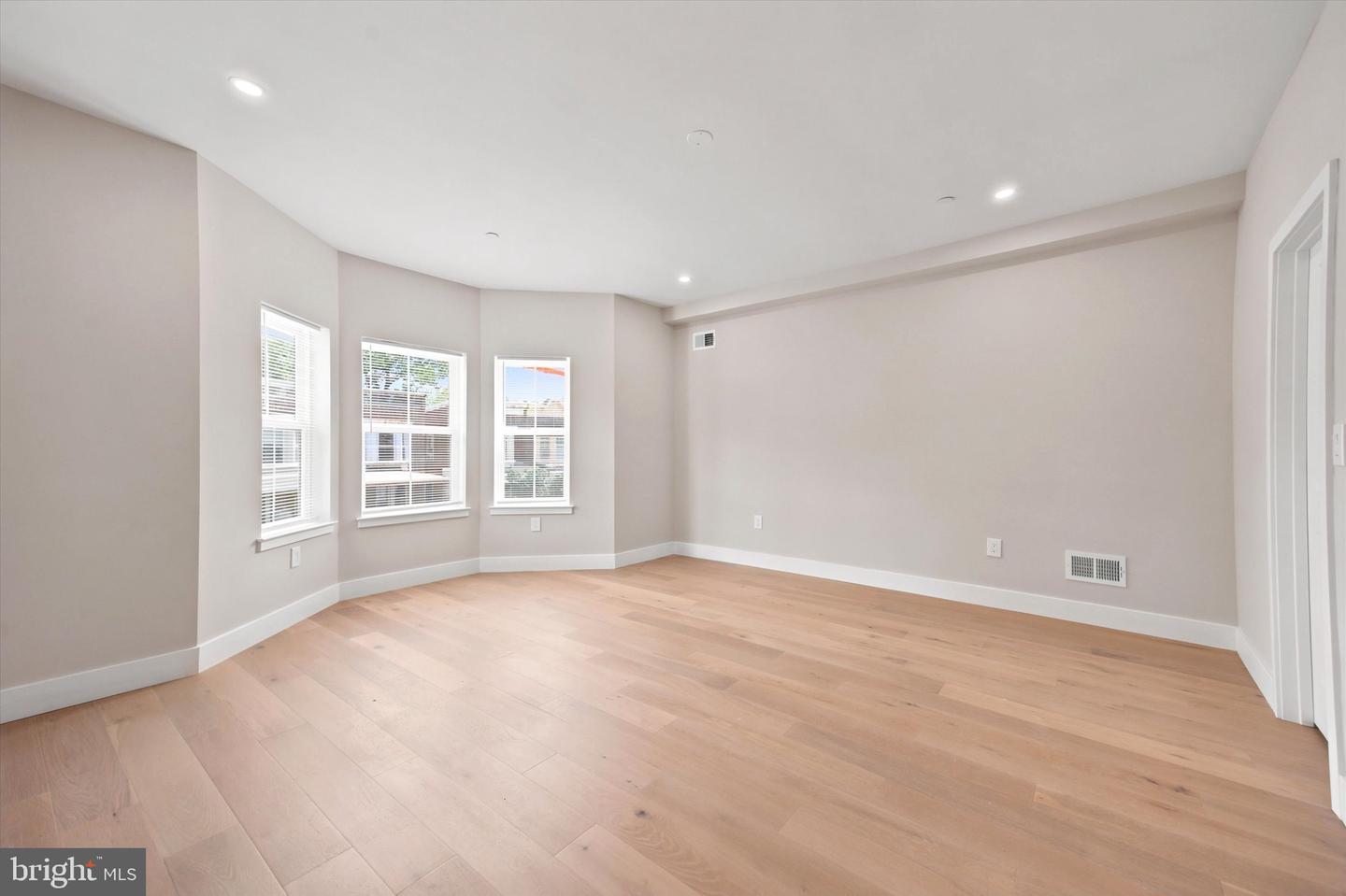 609 E Locust Ave Property Photo 20