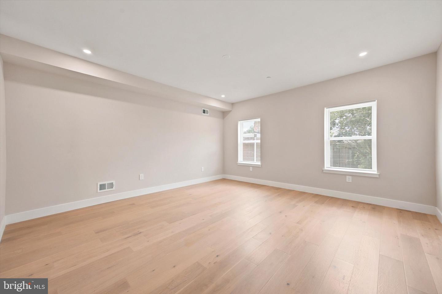 609 E Locust Ave Property Photo 22