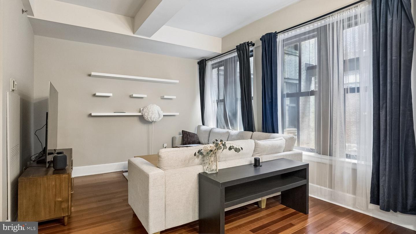 1500 Chestnut St #8i Property Photo 3