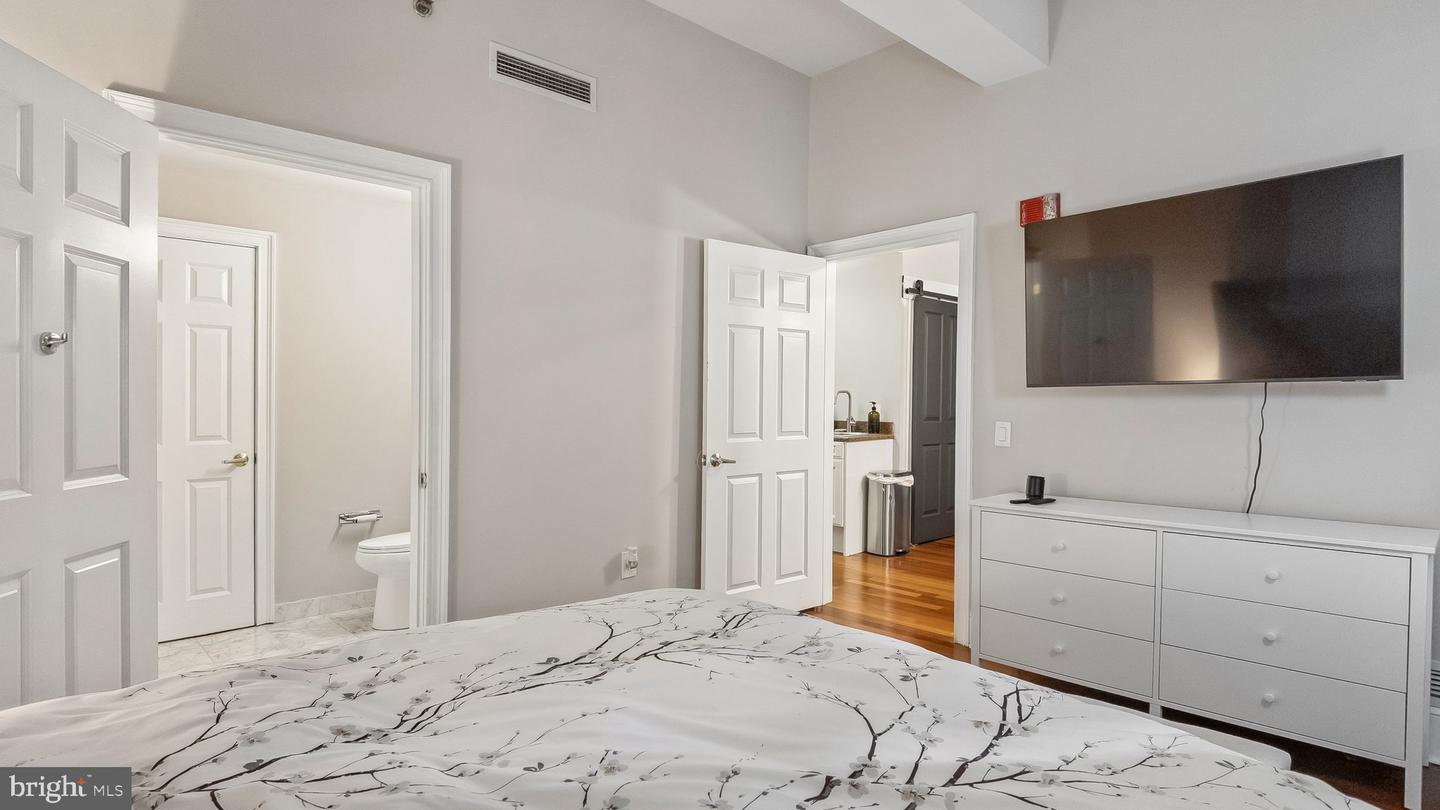 1500 Chestnut St #8i Property Photo 15