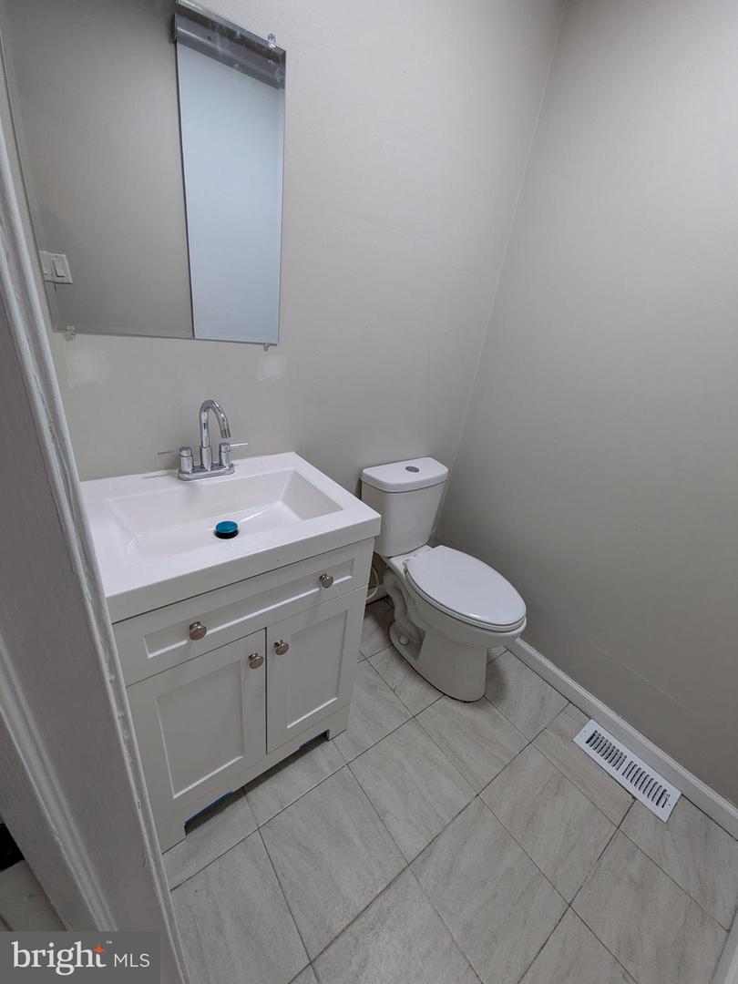 5544 W Jefferson St Property Photo 7