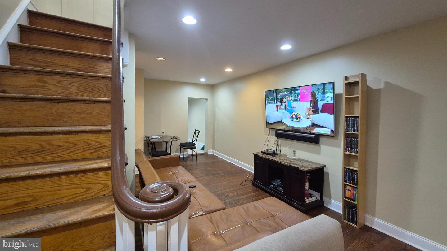 4612 WORTH ST Property Photo 1
