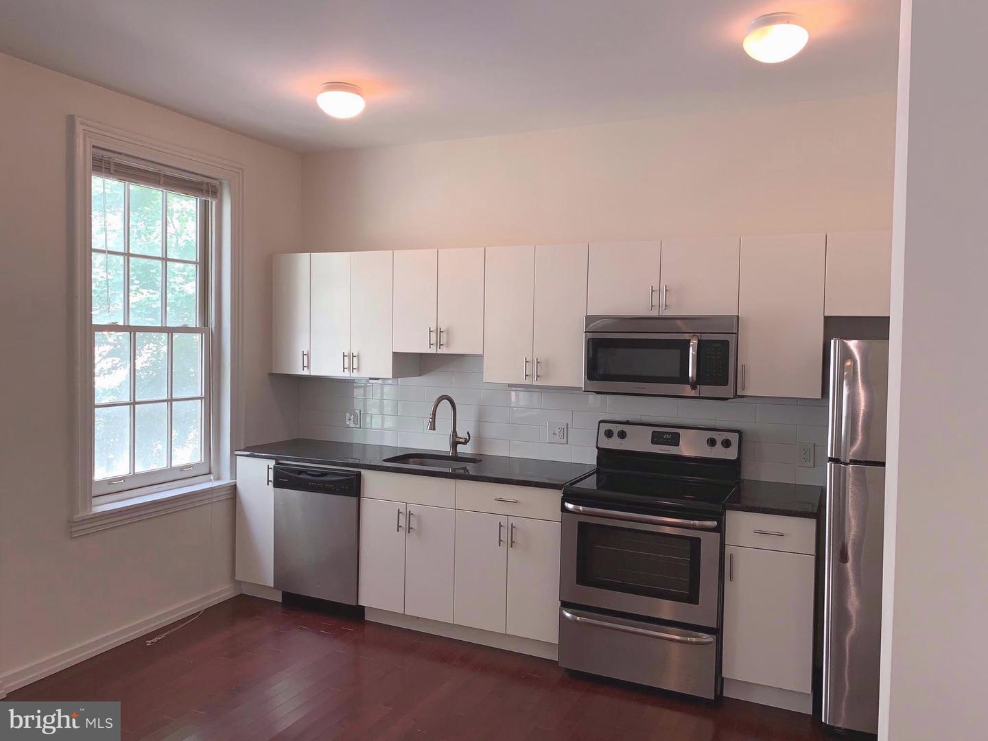 1300 Spruce St #2b Property Photo 4