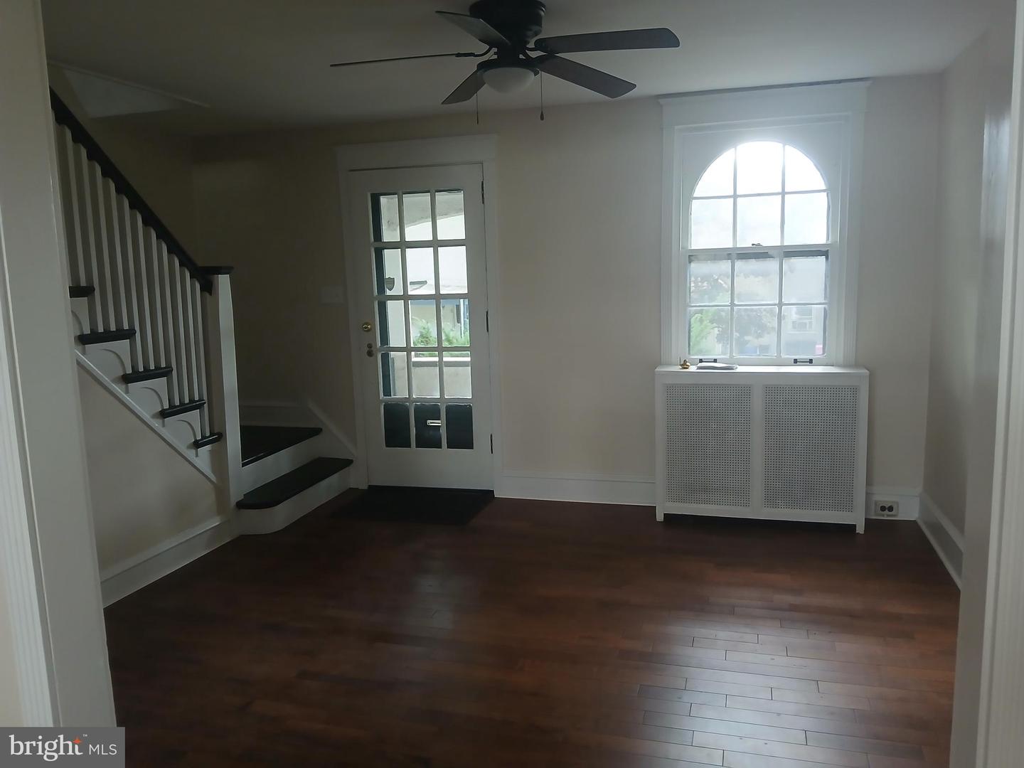 3423 Barclay St Property Photo 4
