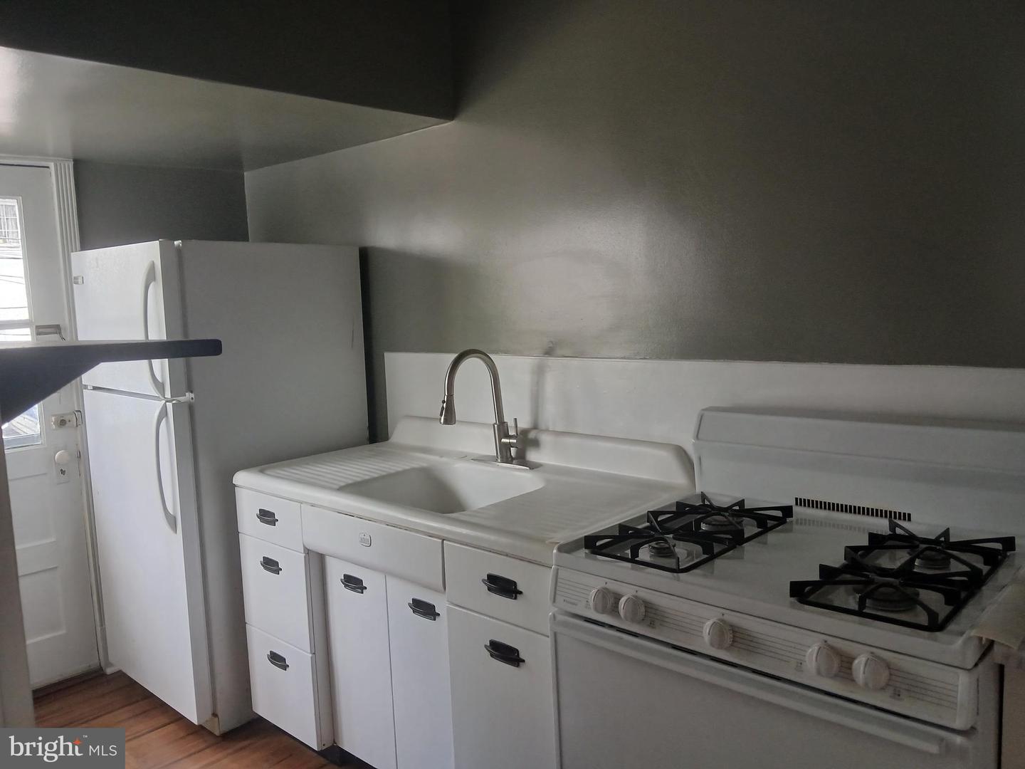 3423 Barclay St Property Photo 5