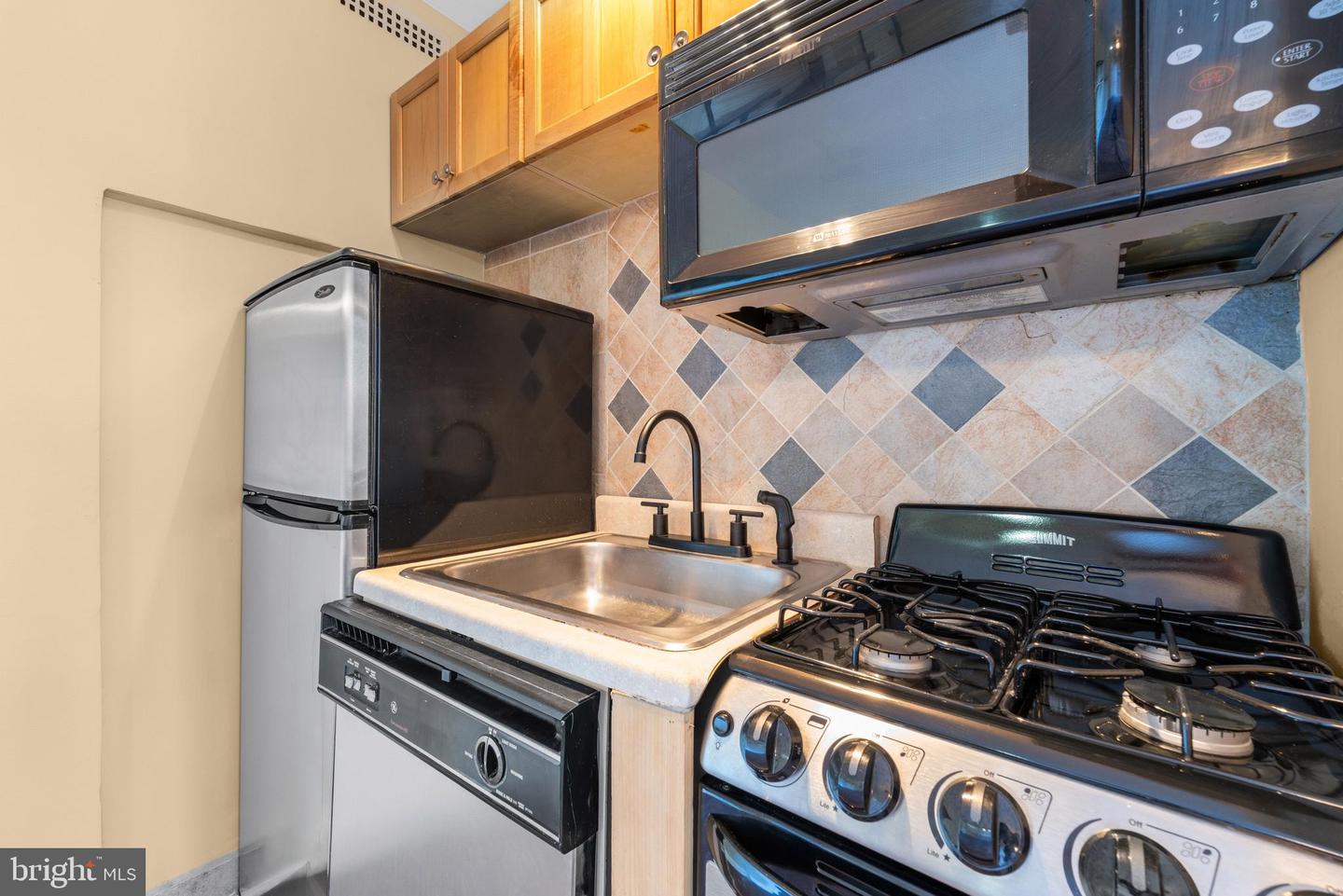 2601-00 Pennsylvania Ave #106 Property Photo 8