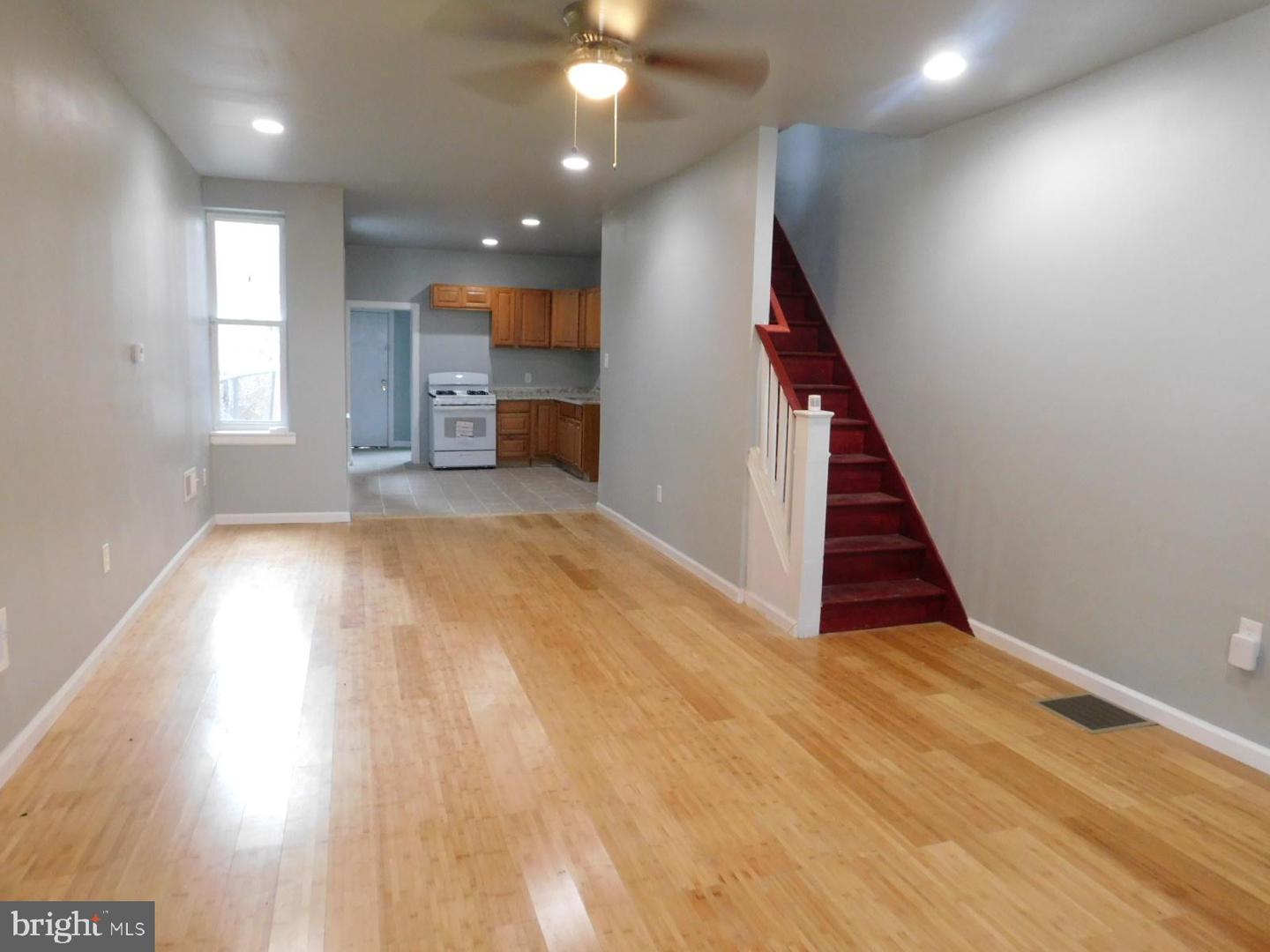 549 N Creighton St Property Photo 2