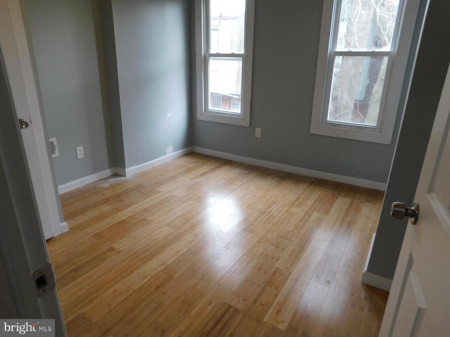 549 N Creighton St Property Photo 5