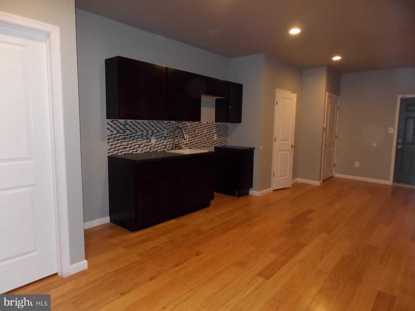 1115 W Cumberland St Property Photo 5