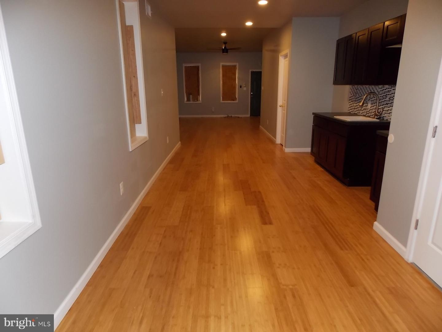 1115 W Cumberland St Property Photo 8