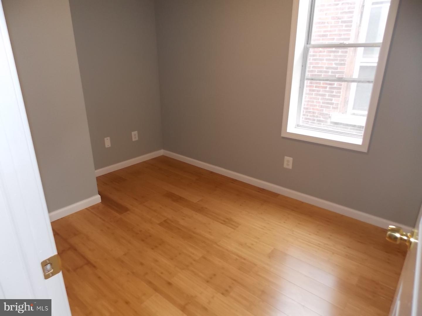 1115 W Cumberland St Property Photo 12