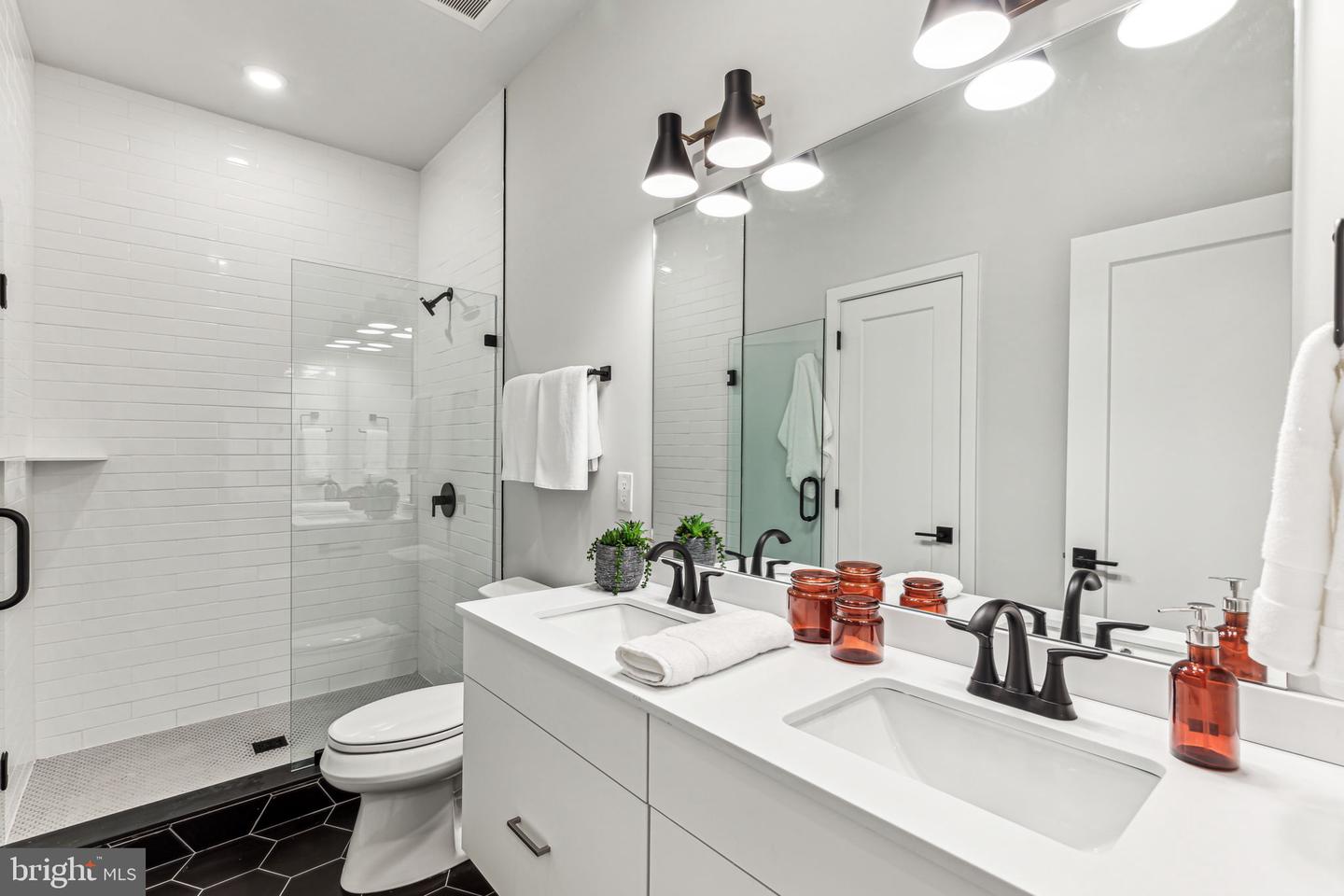 6910 Ridge Ave #202 Property Photo 10