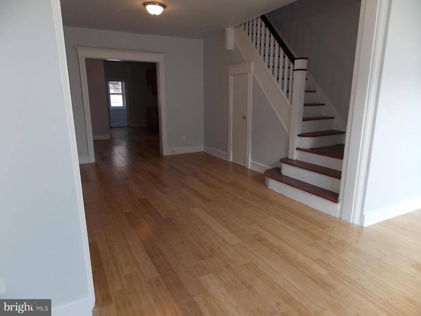 3216 N Dover St Property Photo 2