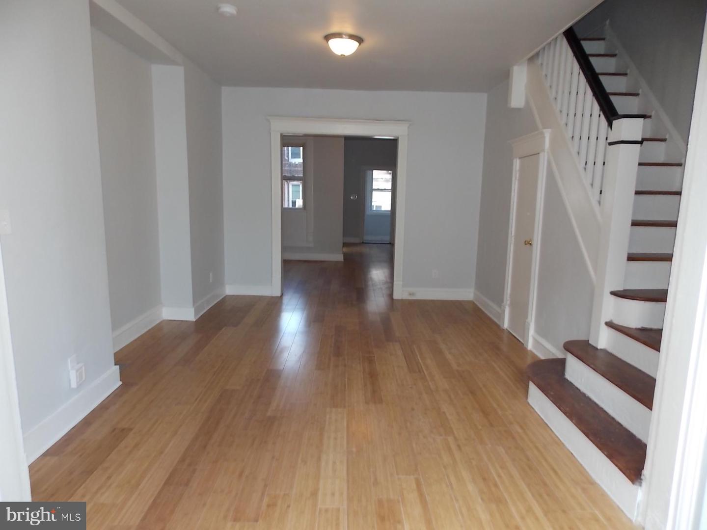 3216 N Dover St Property Photo 4