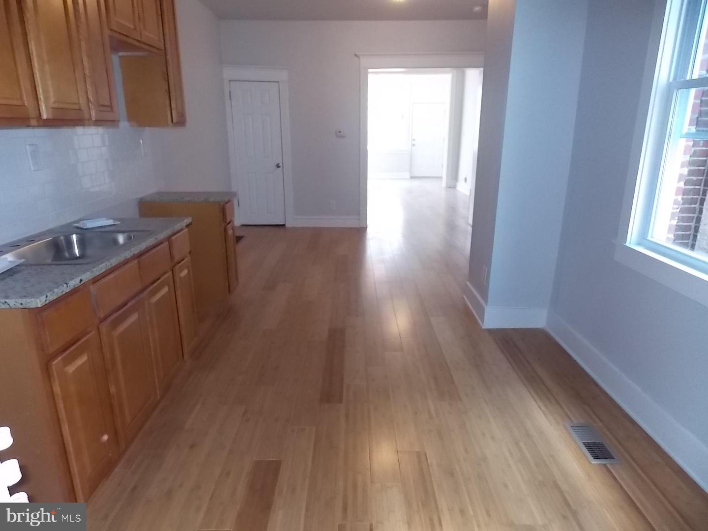3216 N Dover St Property Photo 7