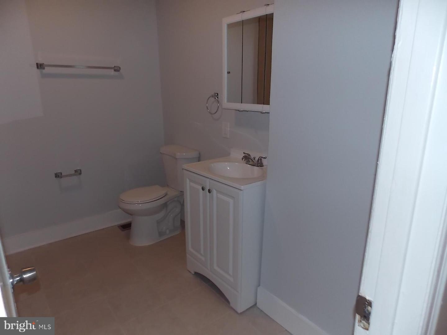 3216 N Dover St Property Photo 11