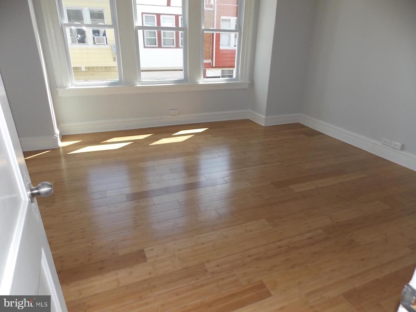 3216 N Dover St Property Photo 12