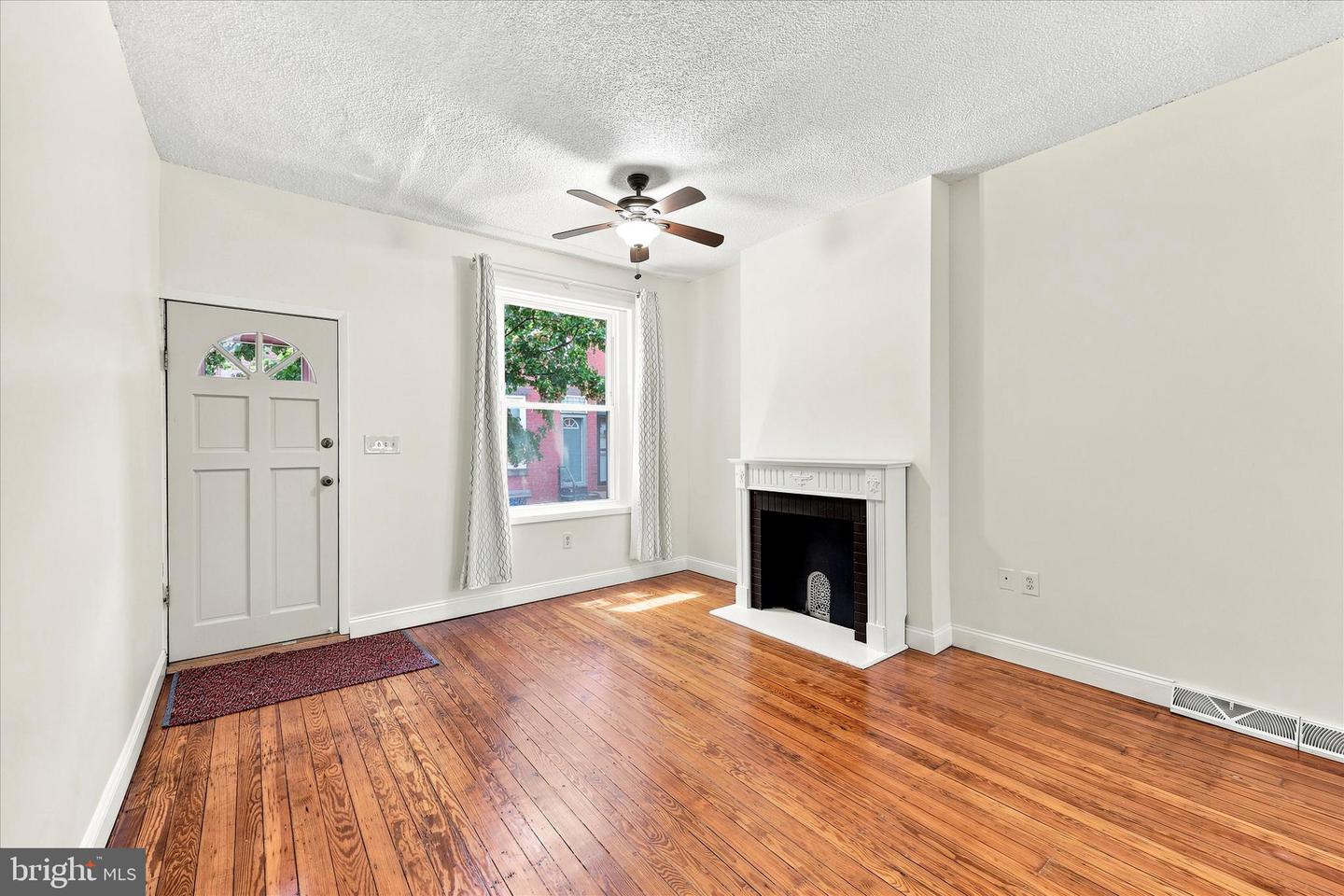 627 Miller St Property Photo 3