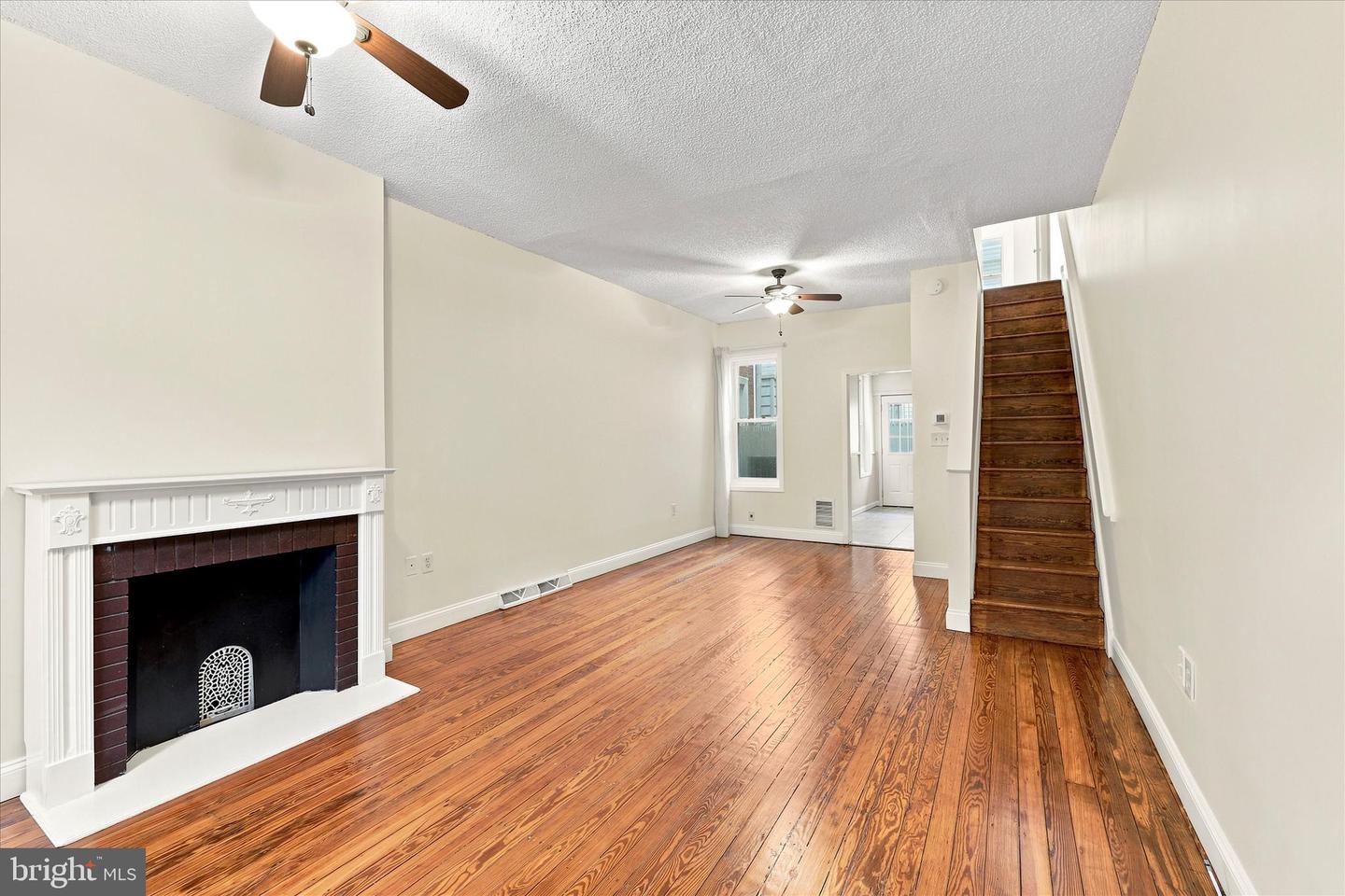 627 Miller St Property Photo 4