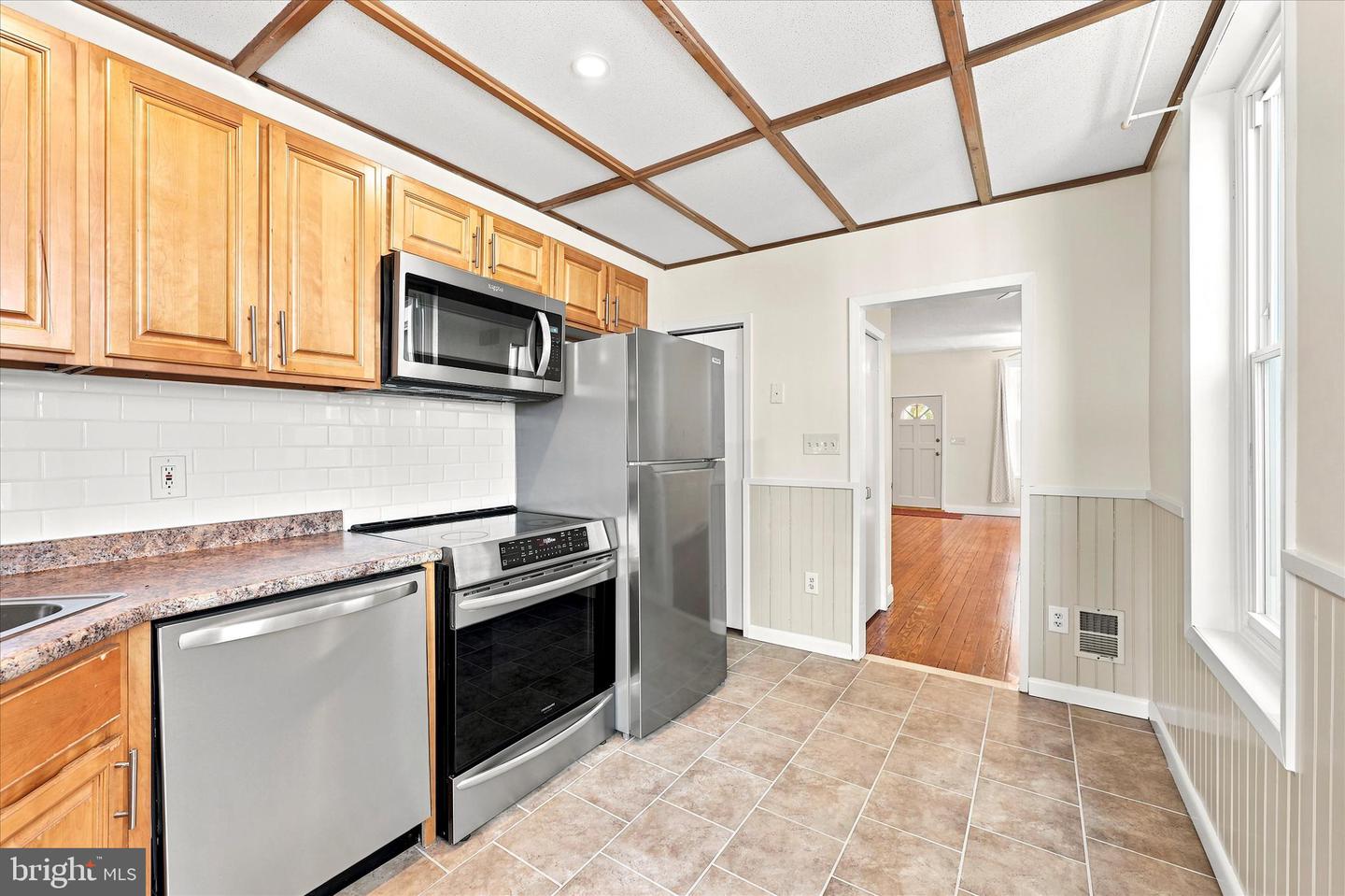 627 Miller St Property Photo 6