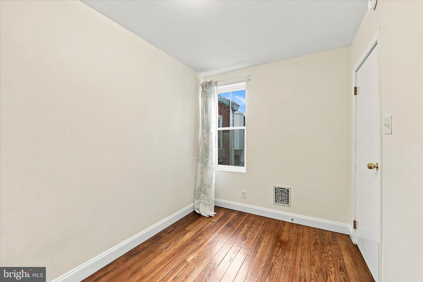 627 Miller St Property Photo 10