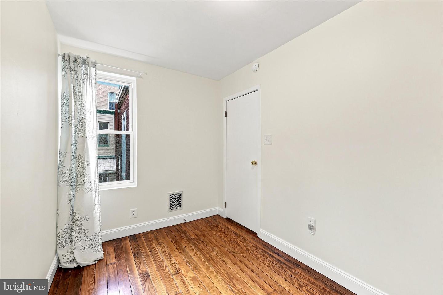 627 Miller St Property Photo 33