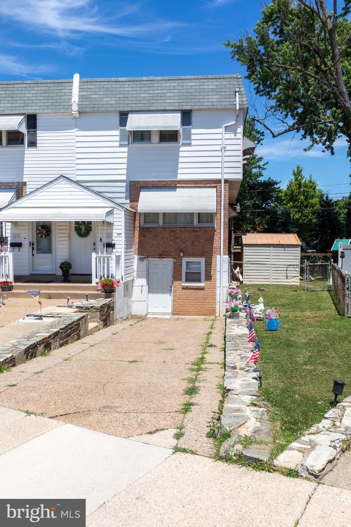 3633 N HEREFORD LN Property Photo 1